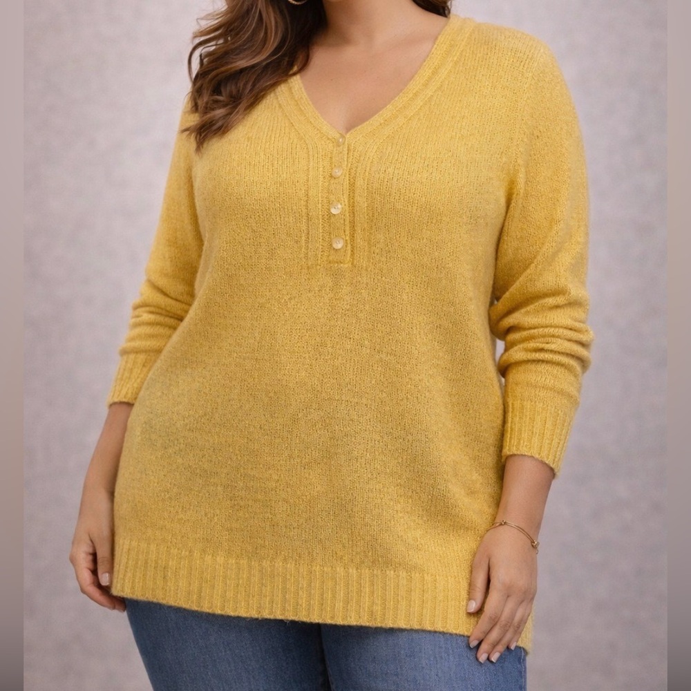 *Avenue - Y2K- Yellow V-Neck Sweater- button details - long length